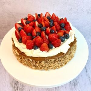 Souffle de nuez con dulce de leche, crema y frutas